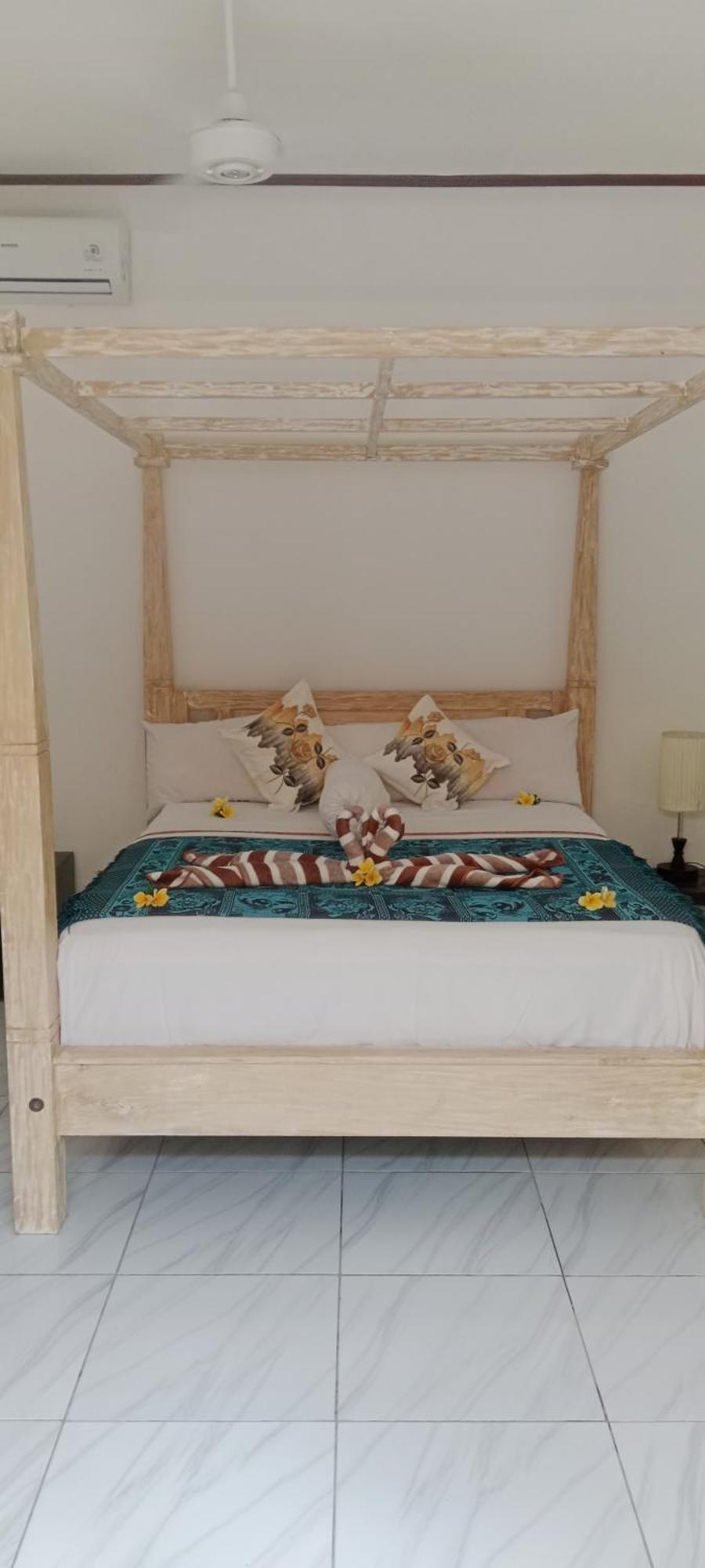 Beten Enjung Home Stay&Waroeng Amed Екстериор снимка