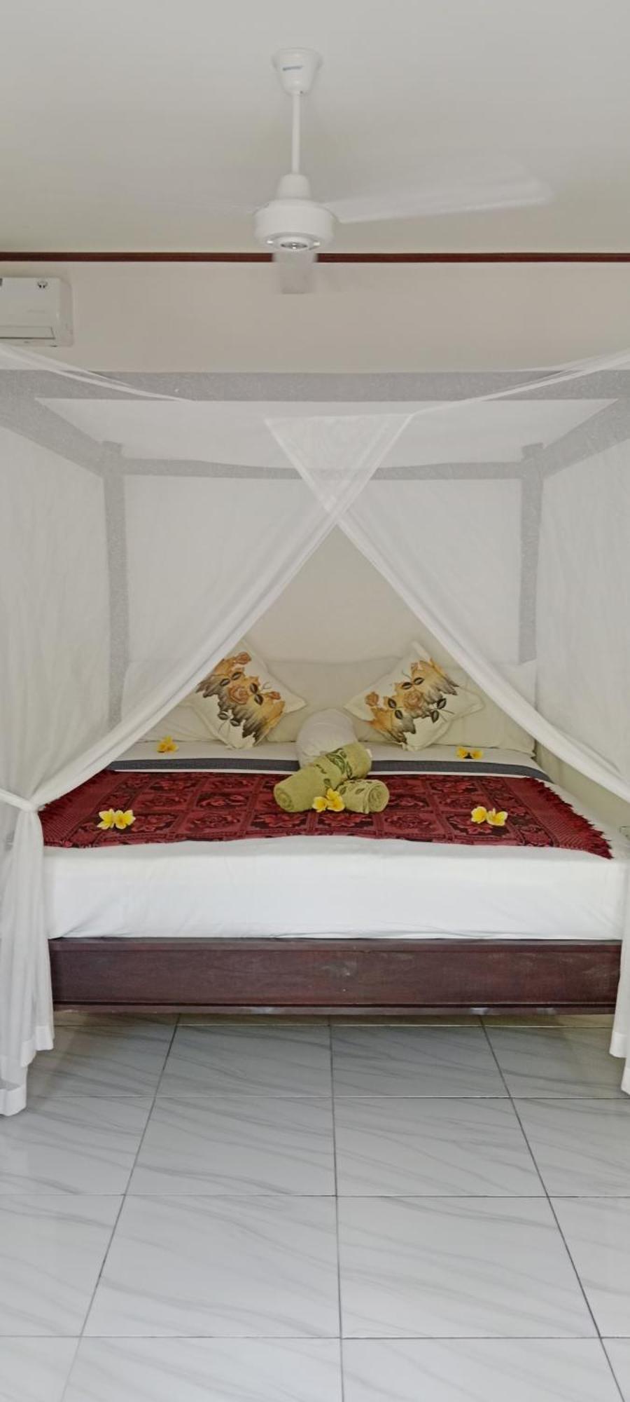 Beten Enjung Home Stay&Waroeng Amed Екстериор снимка