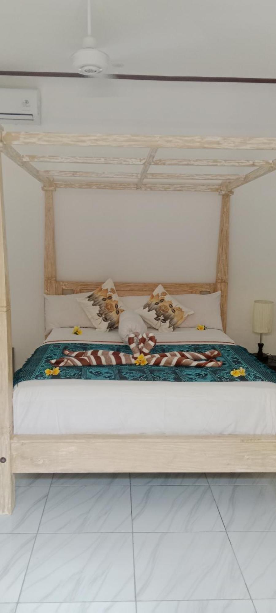 Beten Enjung Home Stay&Waroeng Amed Екстериор снимка