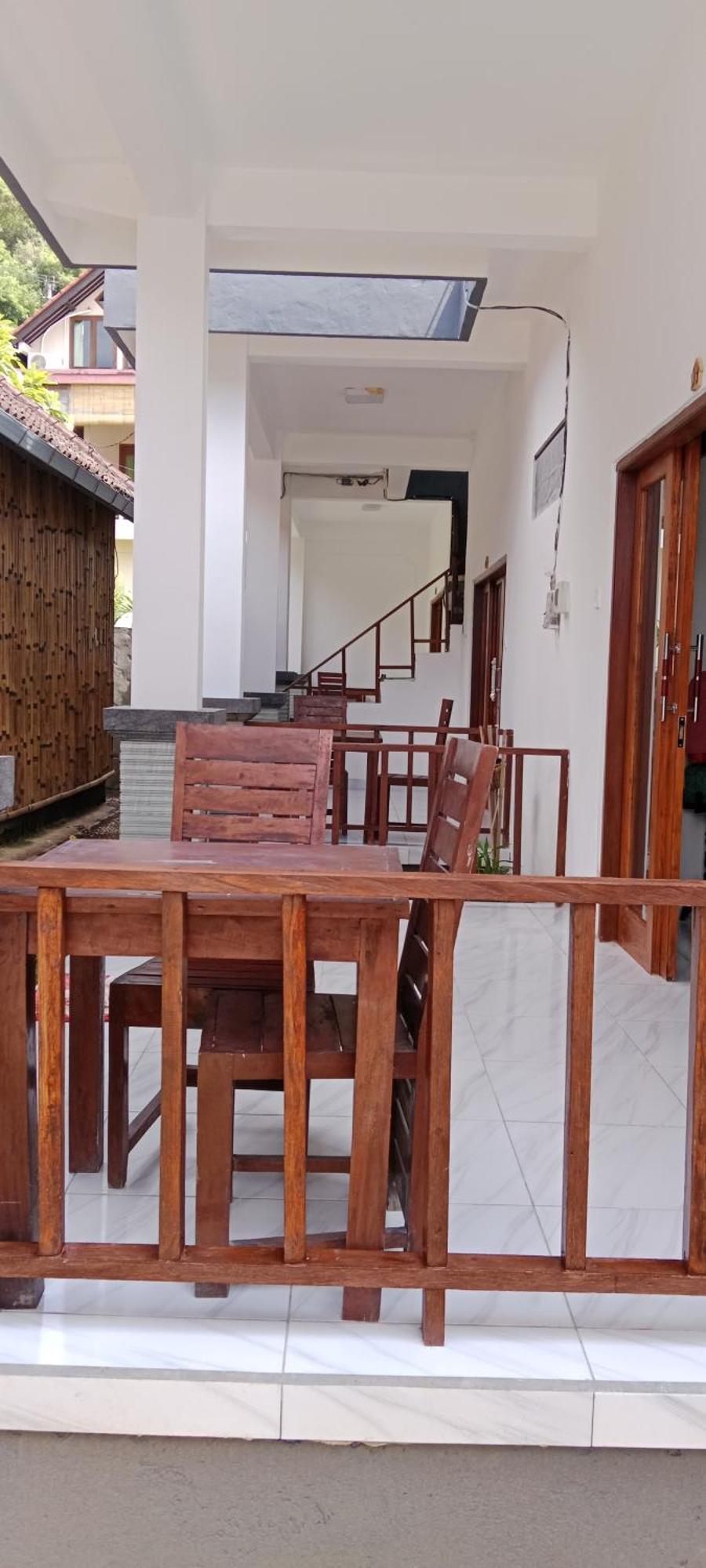 Beten Enjung Home Stay&Waroeng Amed Екстериор снимка
