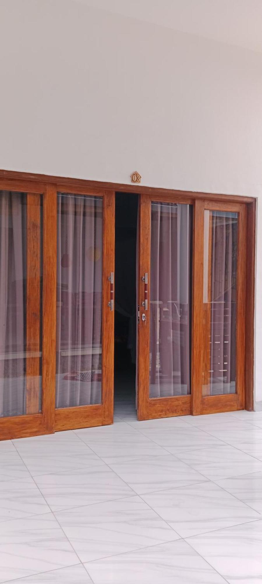 Beten Enjung Home Stay&Waroeng Amed Екстериор снимка