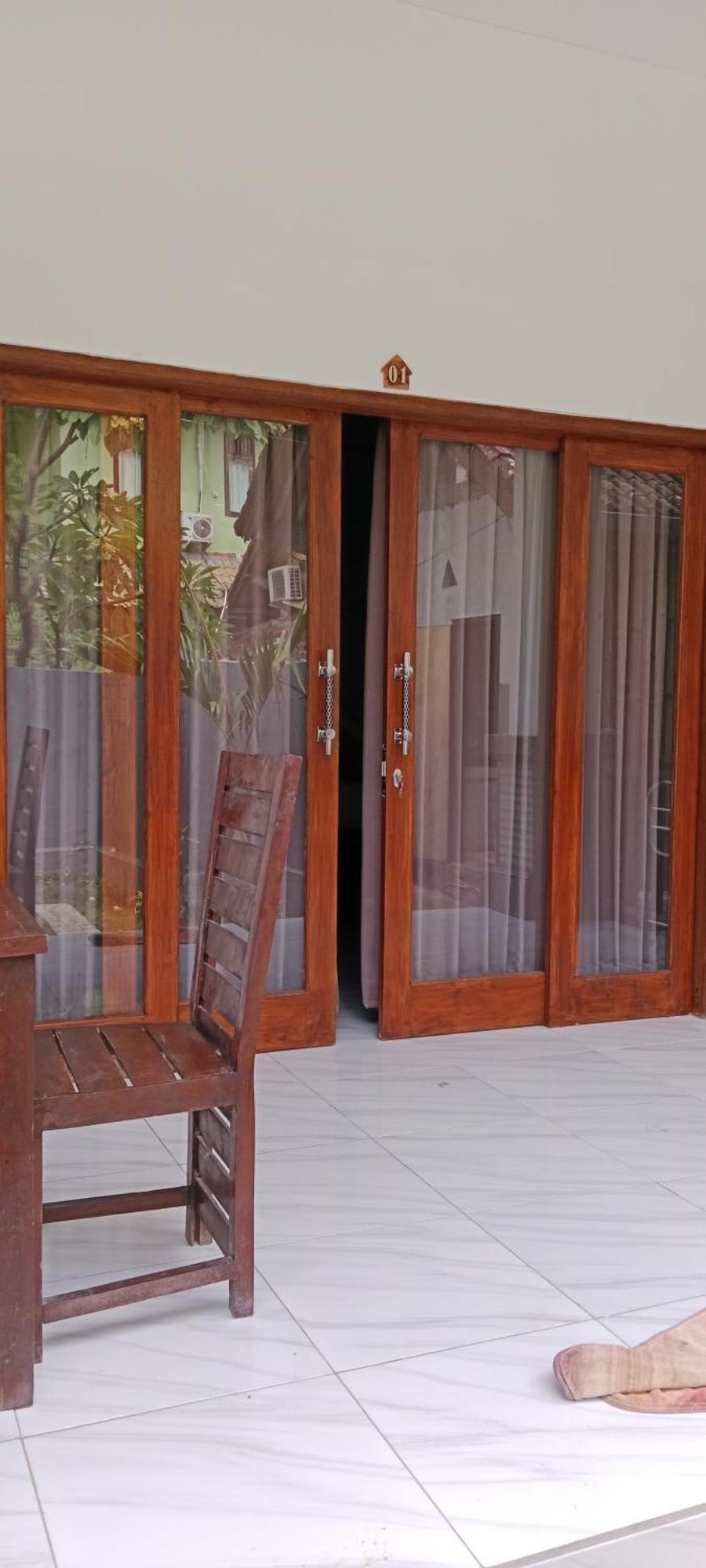 Beten Enjung Home Stay&Waroeng Amed Екстериор снимка