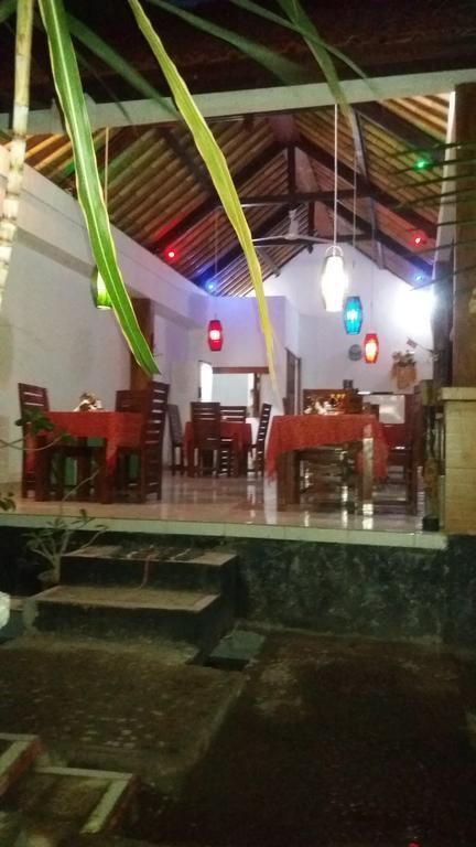Beten Enjung Home Stay&Waroeng Amed Екстериор снимка